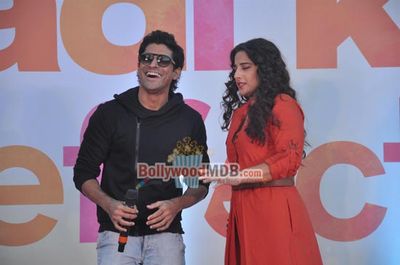 Vidya Balan and Farhan Akhtar promote 'Shaadi Ke Side Effects' with hot air balloon