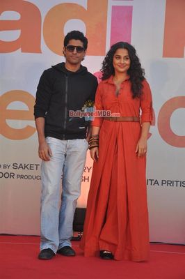 Vidya Balan and Farhan Akhtar promote 'Shaadi Ke Side Effects' with hot air balloon