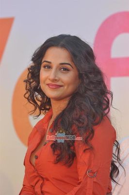 Vidya Balan and Farhan Akhtar promote 'Shaadi Ke Side Effects' with hot air balloon