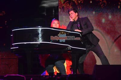 Shah Rukh Khan, Madhuri Dixit, Yo Yo Honey Singh perform at Temptation Reloaded 2014 concert