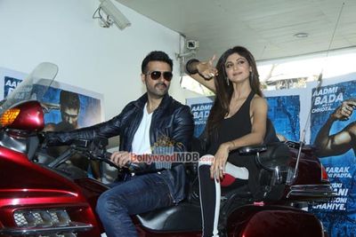 Shilpa Shetty, Harman Baweja, Ayesha Khanna at launch of song 'Tu Mere Type Ka Nahi Hai' from 'Dishkiyaoon'