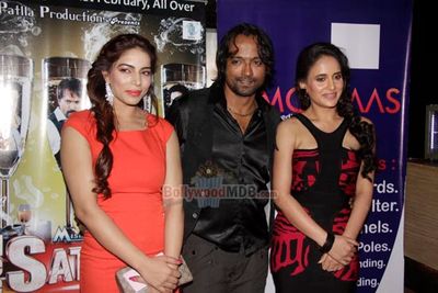Hot Celebs at Premiere of film \'DEE SATURDAY NIGHT\'