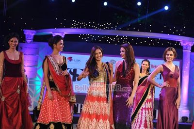 Bolly Celebs on the ramp at the Retail Jeweller India Trendsetters 2014 show