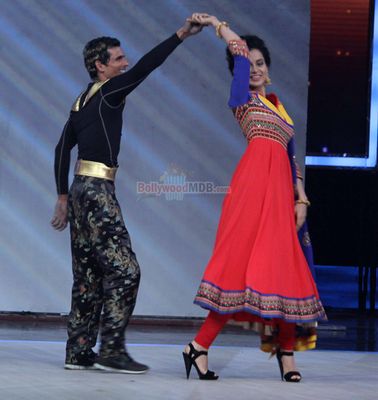 Kangana Ranaut promotes film 'QUEEN' on 'INDIA'S GOT TALENT' sets