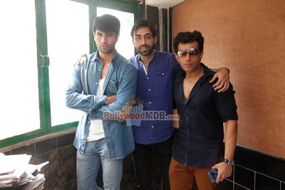 Raaj Singh Arora, Abhey Attri, Danish Pandor, Leeza Mangaldas, Lezlie Tripathy and Sonal Giani at film 'W' promotions