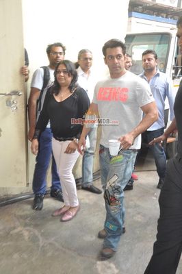 Salman Khan & Daisy Shah promote film 'JAI HO' on Nach Baliye 6 sets