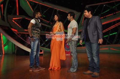 Salman Khan & Daisy Shah promote film 'JAI HO' on Nach Baliye 6 sets