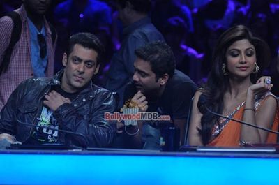 Salman Khan & Daisy Shah promote film 'JAI HO' on Nach Baliye 6 sets