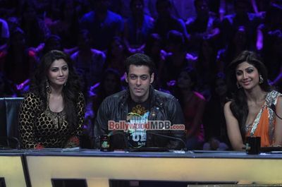 Salman Khan & Daisy Shah promote film 'JAI HO' on Nach Baliye 6 sets