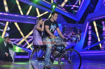 Salman Khan & Daisy Shah promote film 'JAI HO' on Nach Baliye 6 sets
