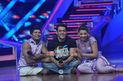 Salman Khan & Daisy Shah promote film 'JAI HO' on Nach Baliye 6 sets