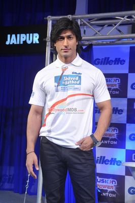 Bolly Celebs join India's 1st Shave Theater by GILLETTE to demonstrate 'Shaved is Bathed'
