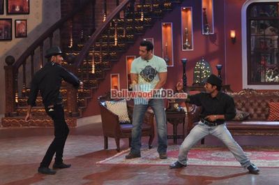 Salman Khan, Daisy Shah, Sohail Khan promote JAI HO on Comedy Nights with Kapil sets