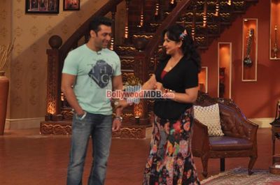 Salman Khan, Daisy Shah, Sohail Khan promote JAI HO on Comedy Nights with Kapil sets