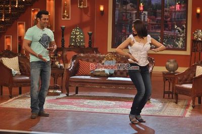 Salman Khan, Daisy Shah, Sohail Khan promote JAI HO on Comedy Nights with Kapil sets