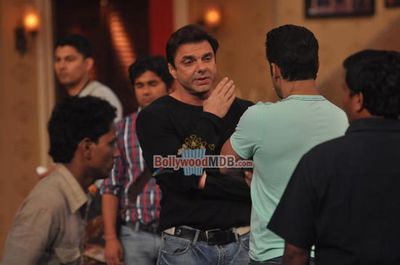 Salman Khan, Daisy Shah, Sohail Khan promote JAI HO on Comedy Nights with Kapil sets