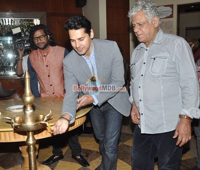 Dino Morea, Om Puri, Rohit Roy at Pratik Shah Art Exhibition opening