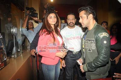 Salman Khan watches 'SHOLAY 3D' with 'JAI HO' team