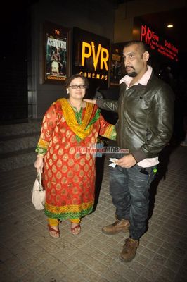 Salman Khan watches 'SHOLAY 3D' with 'JAI HO' team