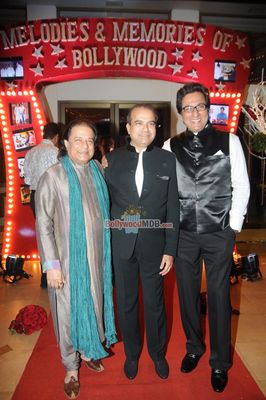Suresh Wadkar, Rahul Vaidya & Amika Shail perform at MUSIC MANIA