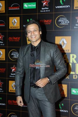Bollywood Celebs at the 9th Renault Star Guild Awards
