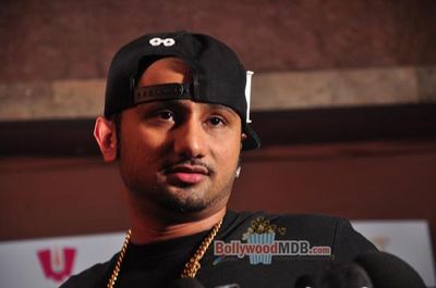 Sunny Leone with Yo Yo Honey Singh at film 'RAGINI MMS 2' song shoot