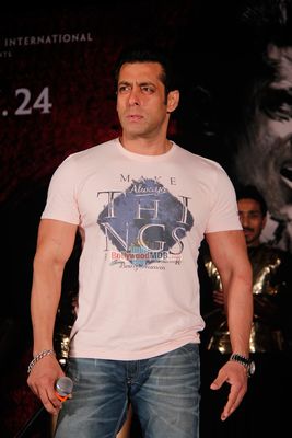 Salman Khan & Daisy Shah promote film 'JAI HO'