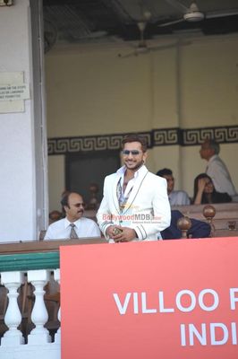 Bolly Celebs at the MID DAY TROPHY