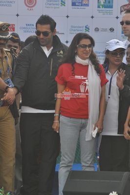 Bollywood Celebs at the Standard Chartered Mumbai Marathon 2014