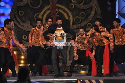 Hottest Bolly Celebs perform at UMANG 2014, the Mumbai Police Entertainment event