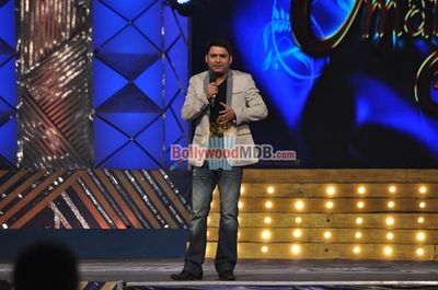 Hottest Bolly Celebs perform at UMANG 2014, the Mumbai Police Entertainment event