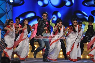 Hottest Bolly Celebs perform at UMANG 2014, the Mumbai Police Entertainment event