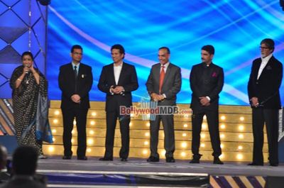 Hottest Bolly Celebs perform at UMANG 2014, the Mumbai Police Entertainment event