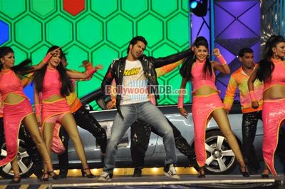 Hottest Bolly Celebs perform at UMANG 2014, the Mumbai Police Entertainment event