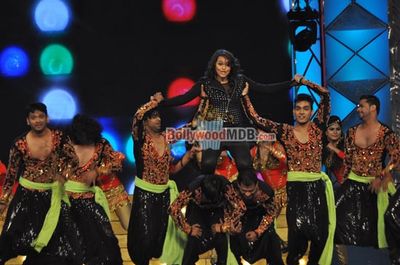 Hottest Bolly Celebs perform at UMANG 2014, the Mumbai Police Entertainment event