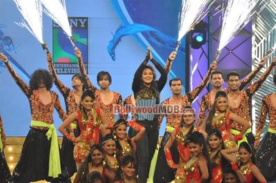 Hottest Bolly Celebs perform at UMANG 2014, the Mumbai Police Entertainment event