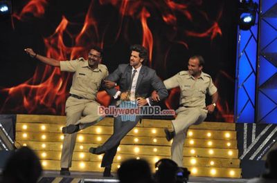 Hottest Bolly Celebs perform at UMANG 2014, the Mumbai Police Entertainment event