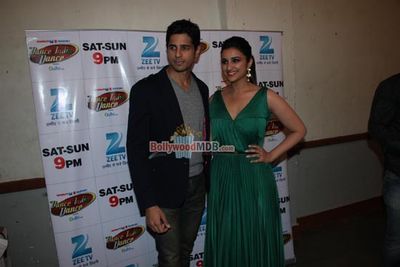 Parineeti Chopra & Siddharth Malhotra promote 'HASEE TOH PHASEE' on 'Dance India Dance Season 4' sets