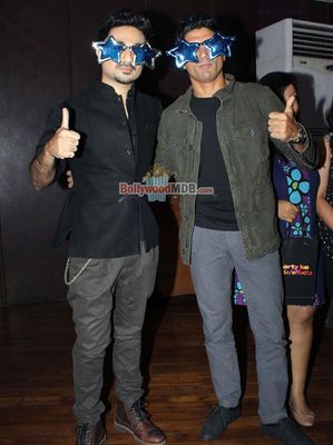 Farhan Akhtar with Vir Das promotes 'Shaadi Ke Side Effects'