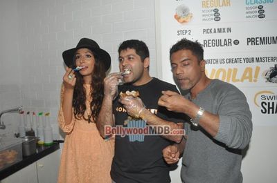 Monica Dogra & photographer Subi Samuel at HOKEY POKEY Ice Creams new branch launch