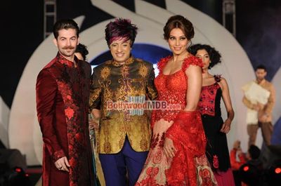 Bipasha Basu & Neil Nitin Mukesh show stopper at Marigold Watches Rohit Verma fashion show