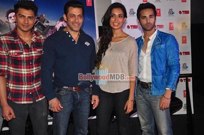Salman Khan, Pulkit Samrat, Sarah Jane Dias, Bilal Amrohi, Atul Agnihotri at film 'O TERI' first look launch