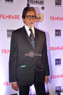 Hot Bolly Celebs on Red Carpet of 59th IDEA FILMFARE AWARDS