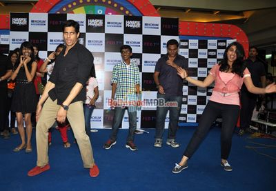 Parineeti Chopra & Siddharth Malhotra promote 'HASEE TOH PHASEE'