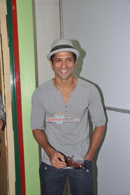 Farhan Akhtar promotes 'SHAADI KE SIDE EFFECTS' at Radio Mirchi 98.3 FM Studios