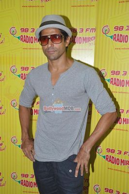 Farhan Akhtar promotes 'SHAADI KE SIDE EFFECTS' at Radio Mirchi 98.3 FM Studios