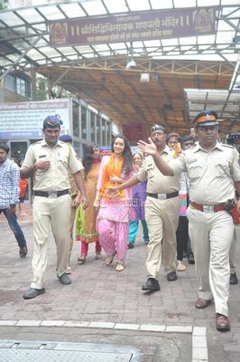 Shraddha Kapoor visits Siddhivinayak Temple for super success of her film 'EK VILLAIN'