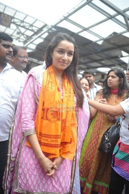 Shraddha Kapoor visits Siddhivinayak Temple for super success of her film 'EK VILLAIN'
