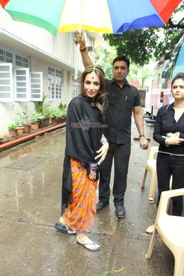 Malaika Arora Khan snapped shooting an item song for her film 'DOLLY KI DOLI'