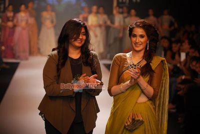 Sagarika Ghatge showstopper for Ganjam Show at the IIJW 2014